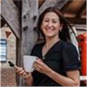 Bridal Makeup Artist with experience in commercial work, offering private lessons for beginners, enthusiasts and aspiring artists.