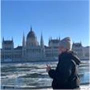 Profesora de euskera nativa y con facilidad a la hora de enseñar a niños y adolescentes en cuanto a didactica se trata.