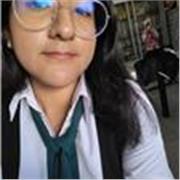 Profesora de biología imparte sus clases a todas las edades