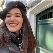 Profesora de matemáticas que da clase hasta chicos de 8 años