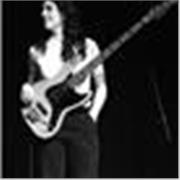 Profesora de música (guitarra clásica, contrabajo jazz, lenguaje musical y armonía)