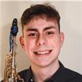Estudiante de grado superior de música en la especialidad de interpretación (saxofón)