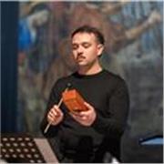 Percussionista/Batterista, offro lezioni online a studenti di ogni livello per sviluppare groove, tecnica e musicalità 