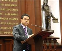 Maestro en ciencia política da clases de oratoria, administración pública, políticas públicas, partidos políticos, teoría general del Estado entre otros temas de relevancia