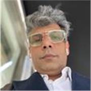 Madrelingua . Sono metà indiano e metà Australiano , vivo in Italia 