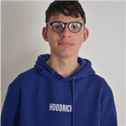 Chico muy simpático con motivación de enseñar a todo el mundo.