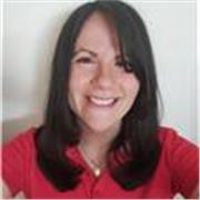 Laureata in Lettere Moderne e in Filosofia propone lezioni di italiano, latino, storia e filosofia