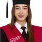 Soy graduada en Traducción e Interpretación en en la UPF, tengo un nivel avanzado en inglés (casi C2). Desde nivel básico hasta C1
