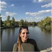 Laureata in lingue e madrelingua italiana offre lezioni di Italiano per stranieri, conversazione e aiuto nella scrittura