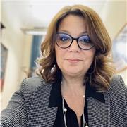 Laureanda in lettere, offre lezioni di grammatica italiana ad italiani e stranieri, offre ripetizioni per studenti scuole elementari e medie, anche sulla letteratura italiana