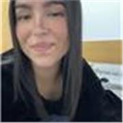 Estudiante universitaria de último curso, que busca impartir clases a alumnado de educación primaria e instituto