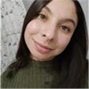 Profesional que proporciona clases particulares para apoyar el proceso de aprendizaje de niños y niñas