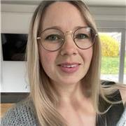 Professeur de YOGAsophro propose des cours particuliers pour associer mouvements doux à des exercices de relaxation