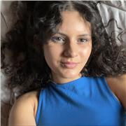 Polyvalente, en deuxième année de licence de droit, détentrice du brevets des collèges et du baccalauréat avec mention