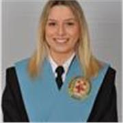 Maestra de Educación Primaria con menciones en Pedagogía Terapéutica y Audición y Lenguaje, Lengua Extranjera Inglés, título de DECA y Máster de Psicopedagogía