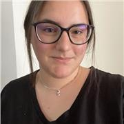 Laureata in lingue offre supporto a studenti di elementari, medie e superiori per ritrovare la motivazione e l'autonomia.