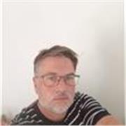 Licenciado en Historia, cursando 2 de derecho, cursó de docencia de las matemáticas, formador profesional para el empleo, operador de Cámara, dirección cinematográfica, técnico de sonido, etc