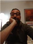 Laureato in scienze politiche impartisce lezioni di diritto, economia, storia, filosofia, scienze umane per studenti delle superiori