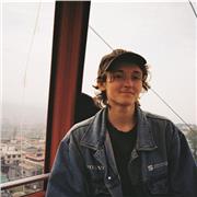 Native English speaker in Berlin offering private English lessons to all ages.