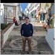 Me considero una persona empática, bastante dinámico evito ser monótono para llamar la atención del alumnado, agradable y muy constante.