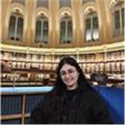 Profesora de secundaria de geografía e historia, graduada en historia del arte.