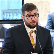 Lezioni di Diritto e Lingue: supporto allo studio di materie giuridiche e lingue sia a livello accademico che scolastico.