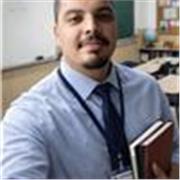 Professor de reforço escolar entre outros