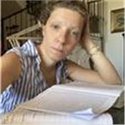 Prof.ssa di ruolo al liceo delle Scienze Umane, offre lezione di filosofia, psicologia, sociologia, antropologia e pedagogia. 