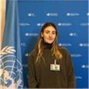 Laurenda in giurisprudenza offre lezioni di diritto a studenti delle superiori