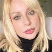 Insegnante madrelingua italiano, impartisce lezioni di italiano, storia, geografia e storia dell’arte