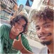 Classes online accessible con un Nativo trilingue