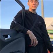 Soy estudiante universitario en LaSalle, y con nacionalidad francesa, con lo que podría ayudar con el idioma !