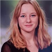 Mathe-Tutorin die Kinder bis zur 12. Schulstufe unterrichtet