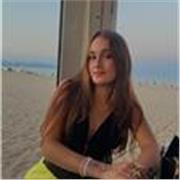 Me defino como una chica amable, empatica, familiar y trabajadora, daria clases a niños/as de infantil