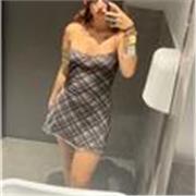 Doy clases particulares de inglés a niños y personas a las que les cueste el idioma, tengo el título B2 en proceso para sacarme C1