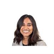 Artist, Art Teacher and Art therapy Trainee facilitating art classes for children and adults