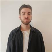 Licenciado en Comunicación Social y escritor. Amplios conocimientos en literatura latinoamericana y en idioma inglés.