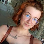 Laureata in lettere e laureanda in magistrale in italianistica, offre lezioni di latino e di materie umanistiche, con attenzione anche alla metodologia di studio e all'educazione linguistica