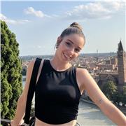 Maestra de Educación Infantil y Primaria especializada en Tecnología Educativa y nivel de inglés avanzado.