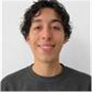 Arquitecto titulado, cursando un máster en Conservación del Patrimonio, con formación en arte, diseño, urbanismo e historia.