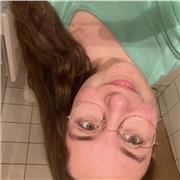 Etudiante de première année en maths biologie offrant des cours à distance aux élèves de primaire et de collège