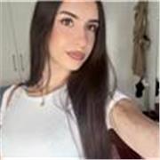 Titulada en inglés con un año de experiencia en la docencia.