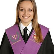 Profesora titulada en Psicología imparte clases a menores con problemas en el aprendizaje.