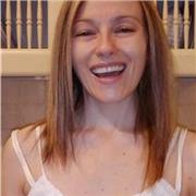 Laureata in Lettere e Filosofia, Scienze e Tecniche Psicologiche, Psicologia, impartisce lezioni di tutte le materie inerenti il proprio percorso di studi