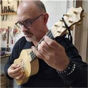 Profesor concertista, clases de guitarra a todos los niveles de edad