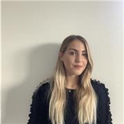 Laureanda con maturità linguistica impartisce lezioni in lingue e diritto
