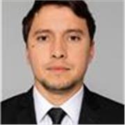 Profesor empático apasionado por el éxito del estudiante.