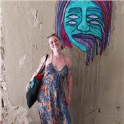 Soy filósofa y poeta, conmigo no aprenderás solo el idioma pero también la historia y la cultura de las regiones italianas.