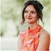 Historienne de l’art amoureuse de la culture (lettres, langues, histoire, histoire de l’art…), je serais ravie de vous aider!