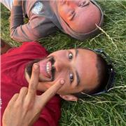 Soy un joven profesor de lenguas en búsqueda de alumnos que quieran aprender y mejorar sus idiomas para viajar por todo el mundo!